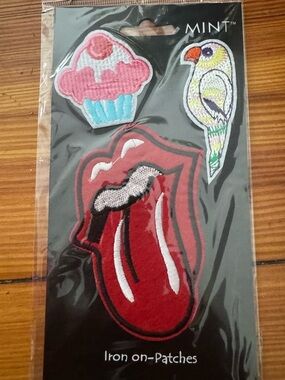 #3 Iron on Patch 🧁🦜💋👅